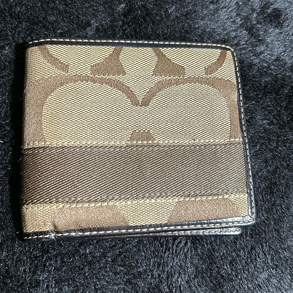 Coach men’s wallet 🐻